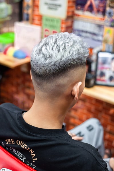 nhuộm màu bạch kim có phải tẩy tóc không, hướng dẫn tẩy tóc an toàn