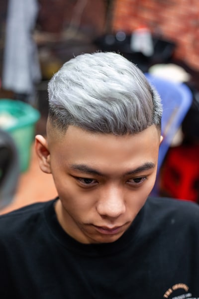 nhuộm màu bạch kim có phải tẩy tóc không, hướng dẫn tẩy tóc an toàn